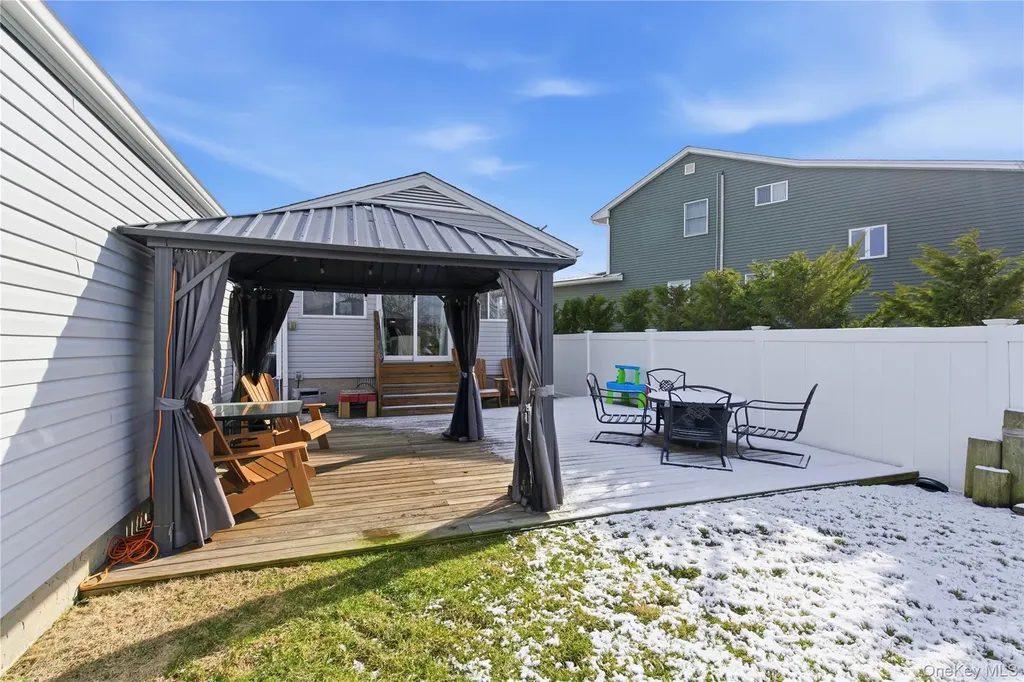 76 Alhambra Road Massapequa NY 11758