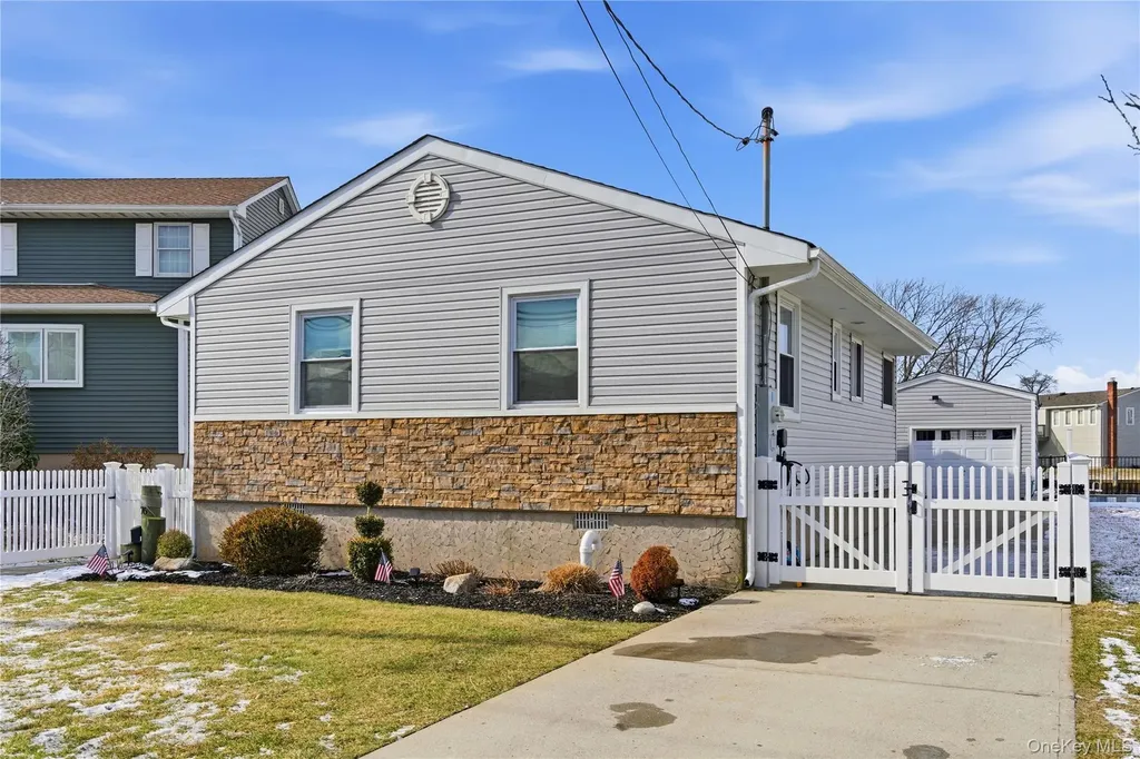 76 Alhambra Road Massapequa NY 11758