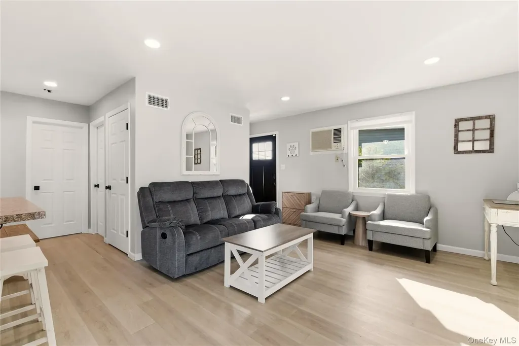 76 Alhambra Road Massapequa NY 11758
