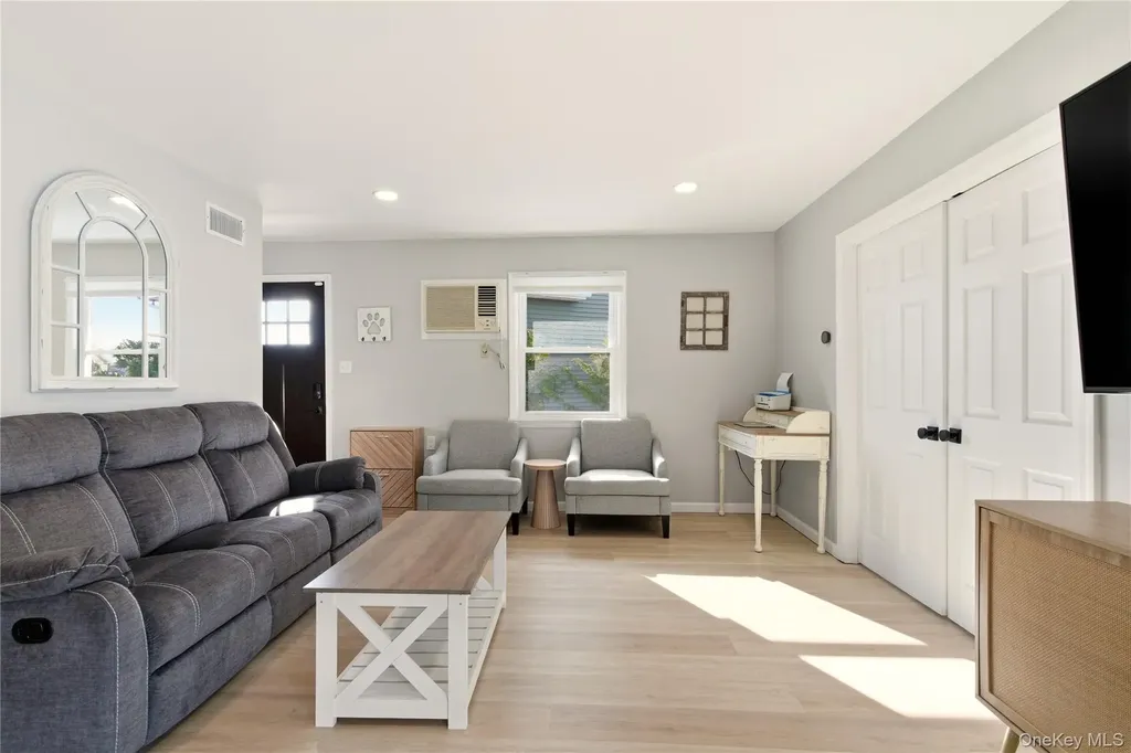 76 Alhambra Road Massapequa NY 11758