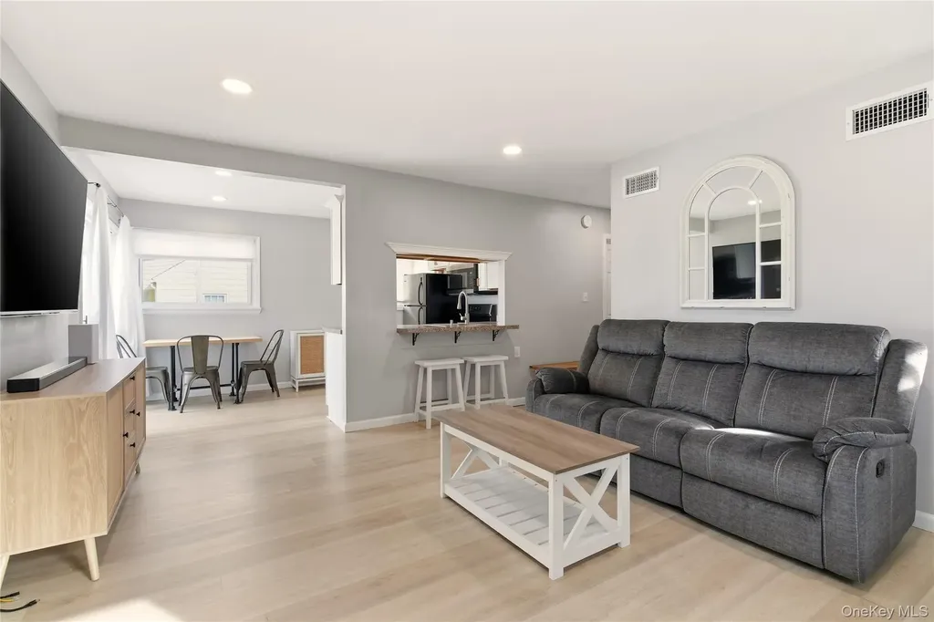 76 Alhambra Road Massapequa NY 11758