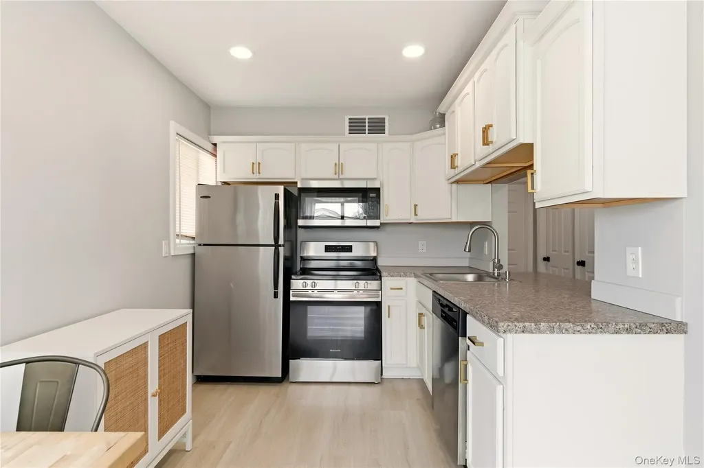 76 Alhambra Road Massapequa NY 11758