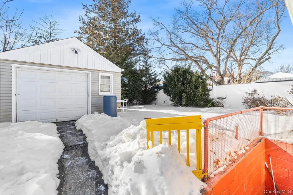 938 Wallace Avenue North Baldwin NY 11510