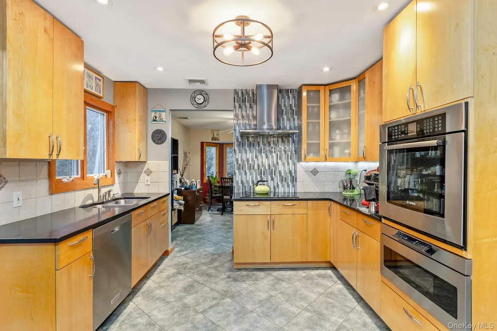 1 Cumberland Path Setauket NY 11733