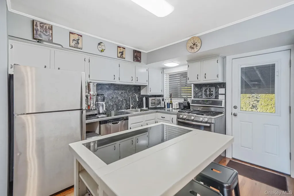 7 Marlowe Place Greenlawn NY 11740