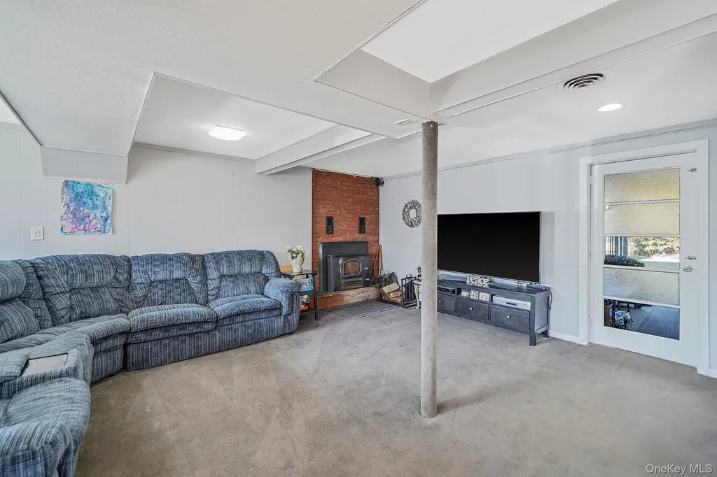 7 Marlowe Place Greenlawn NY 11740