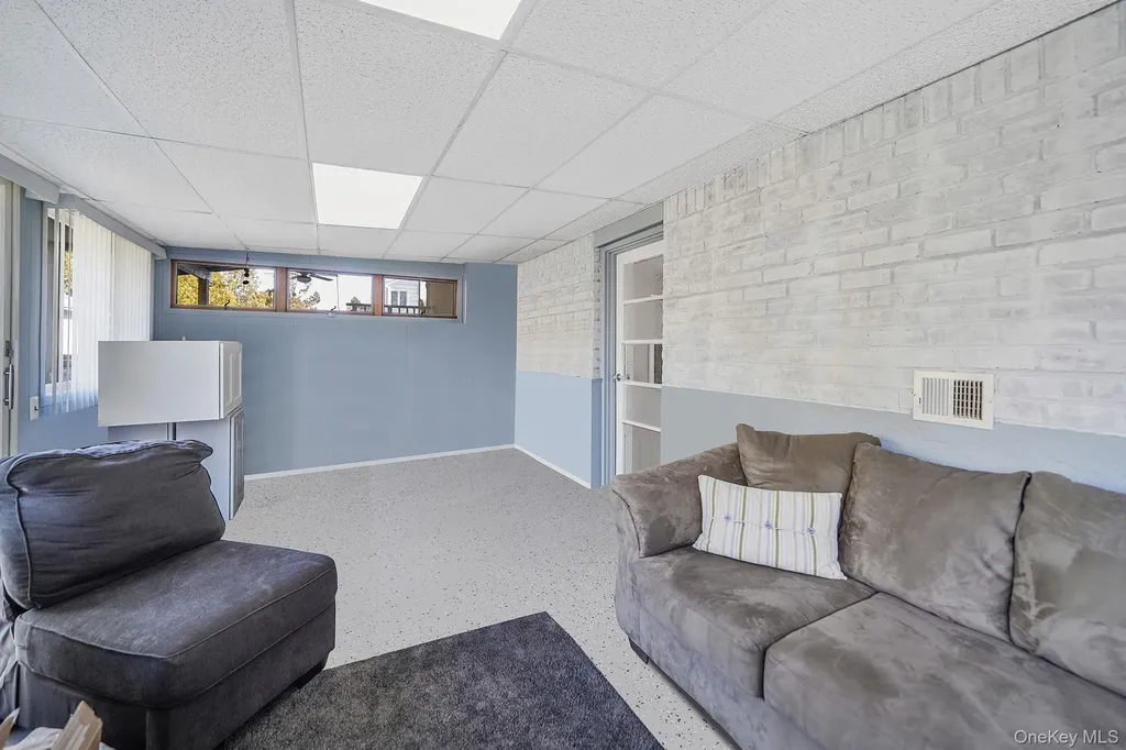 7 Marlowe Place Greenlawn NY 11740