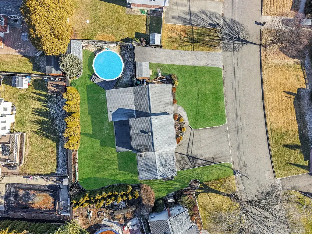 7 Marlowe Place Greenlawn NY 11740