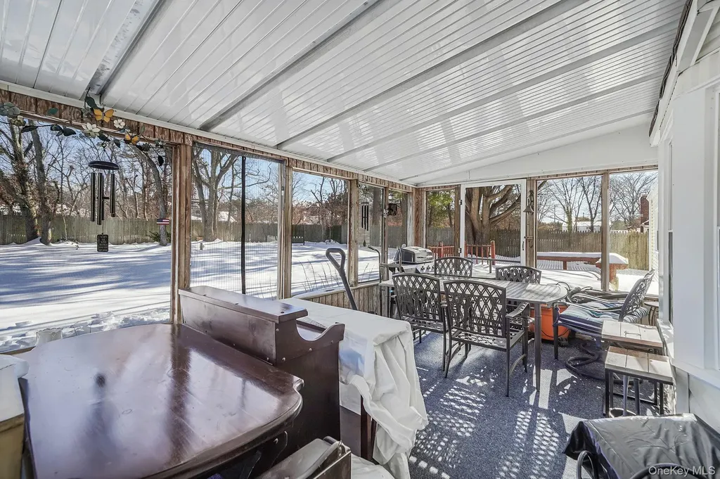 68 Sequoia Way Holbrook NY 11741