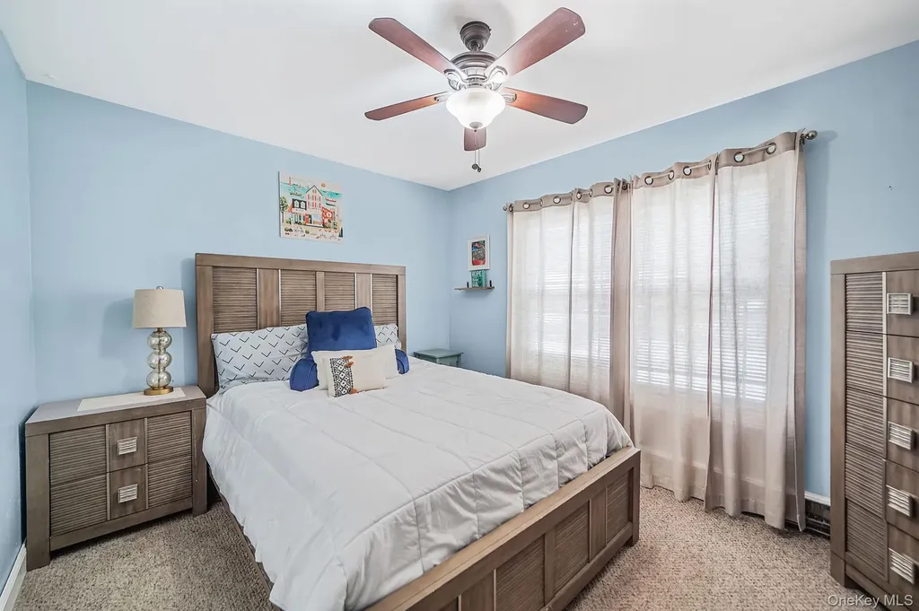 68 Sequoia Way Holbrook NY 11741