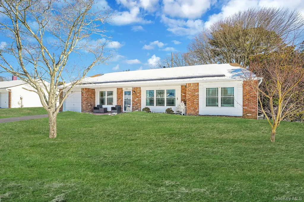 68 Sequoia Way Holbrook NY 11741