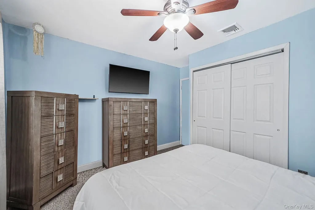 68 Sequoia Way Holbrook NY 11741