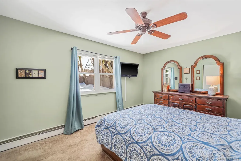 68 Sequoia Way Holbrook NY 11741