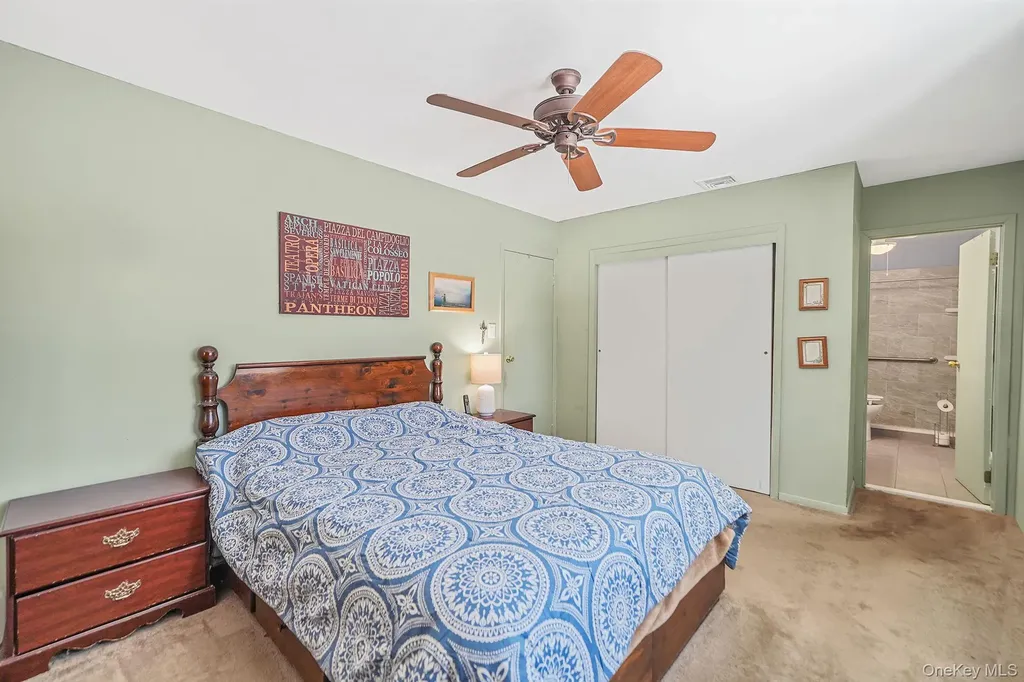 68 Sequoia Way Holbrook NY 11741