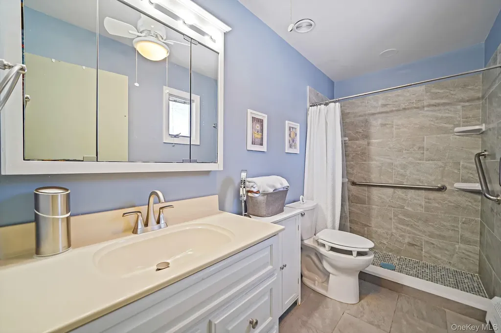68 Sequoia Way Holbrook NY 11741