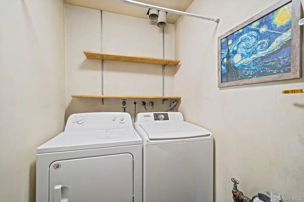 68 Sequoia Way Holbrook NY 11741