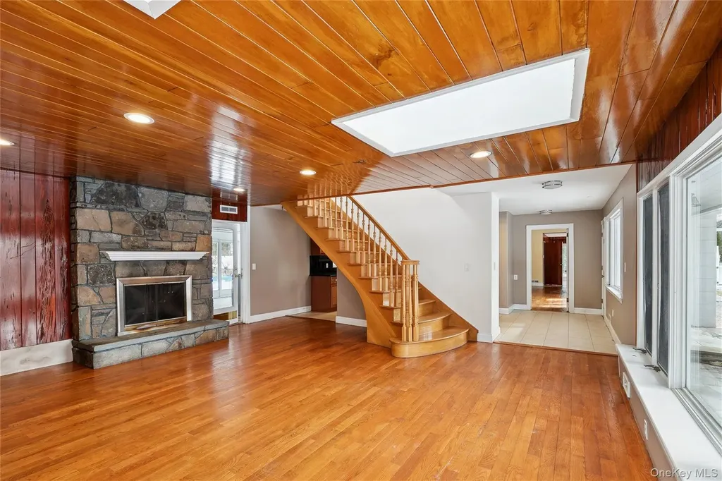 549 Woodbury Road Cold Spring Harbor NY 11724