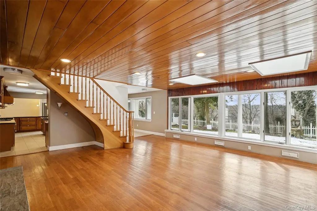 549 Woodbury Road Cold Spring Harbor NY 11724