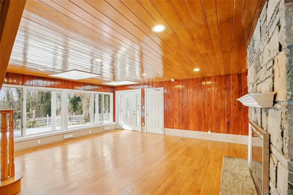 549 Woodbury Road Cold Spring Harbor NY 11724