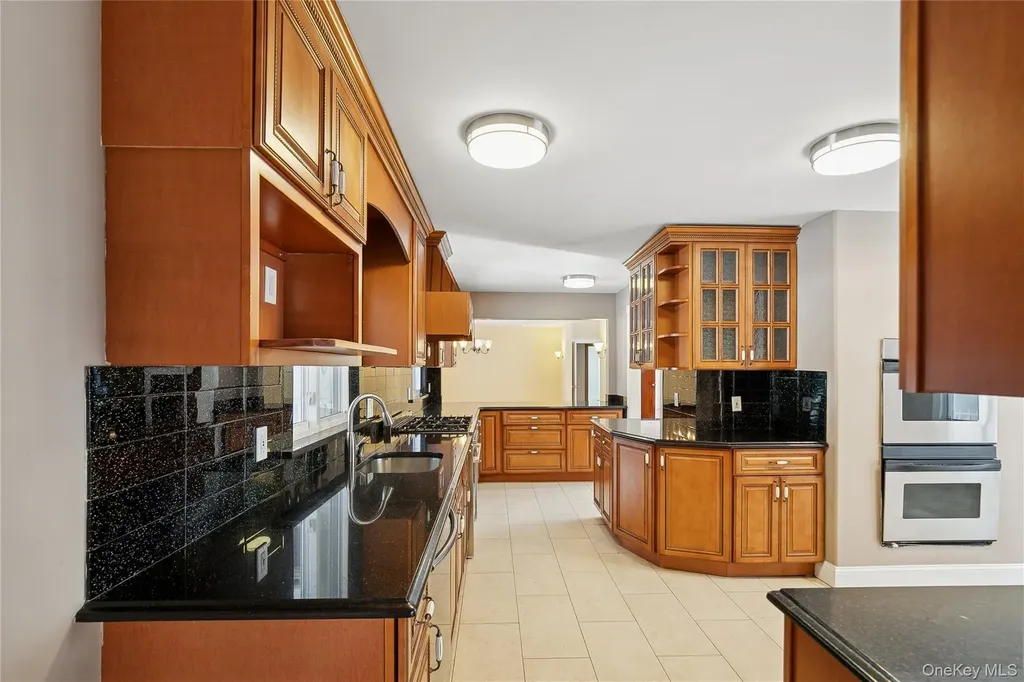 549 Woodbury Road Cold Spring Harbor NY 11724