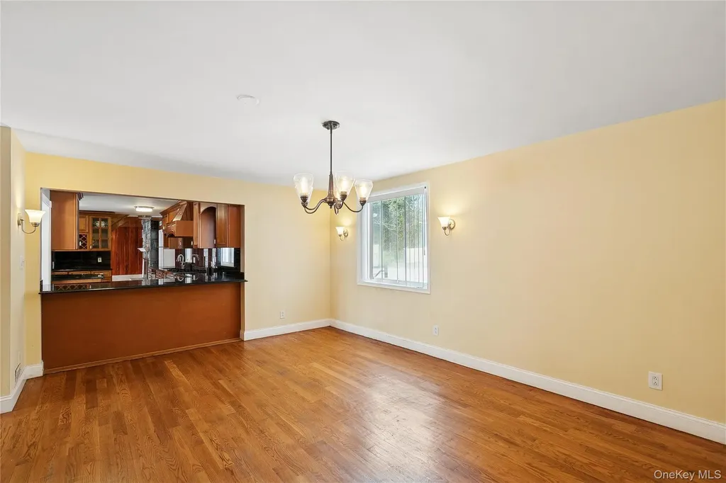 549 Woodbury Road Cold Spring Harbor NY 11724