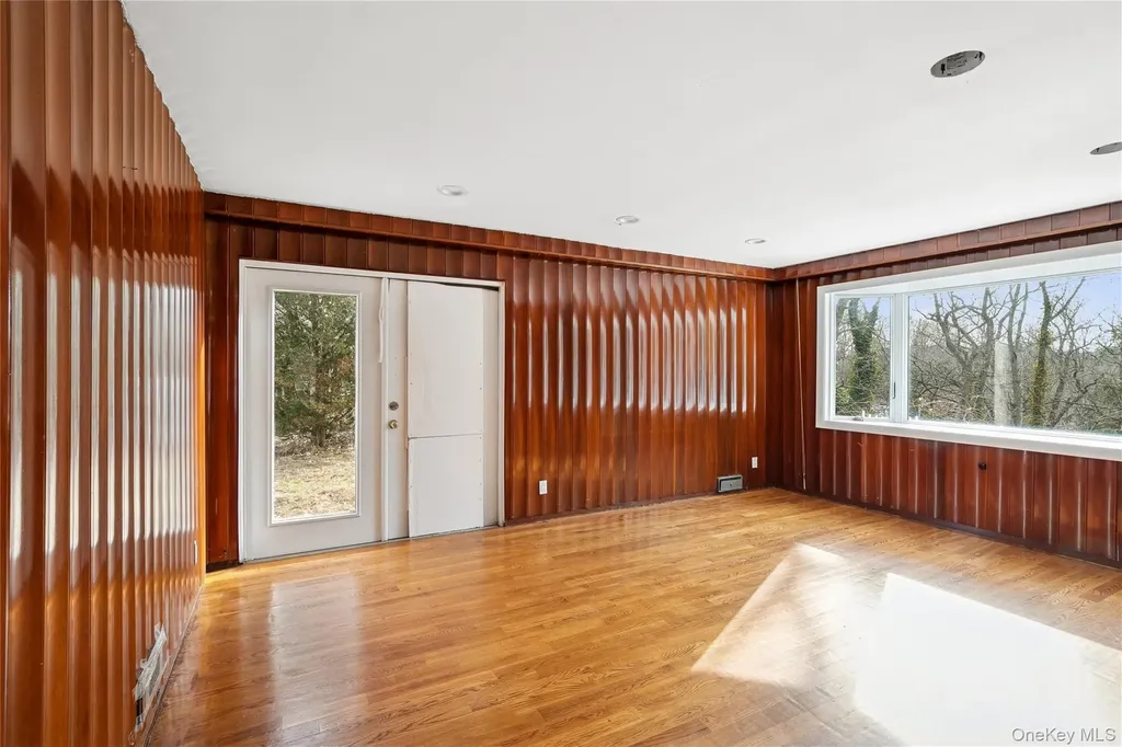 549 Woodbury Road Cold Spring Harbor NY 11724