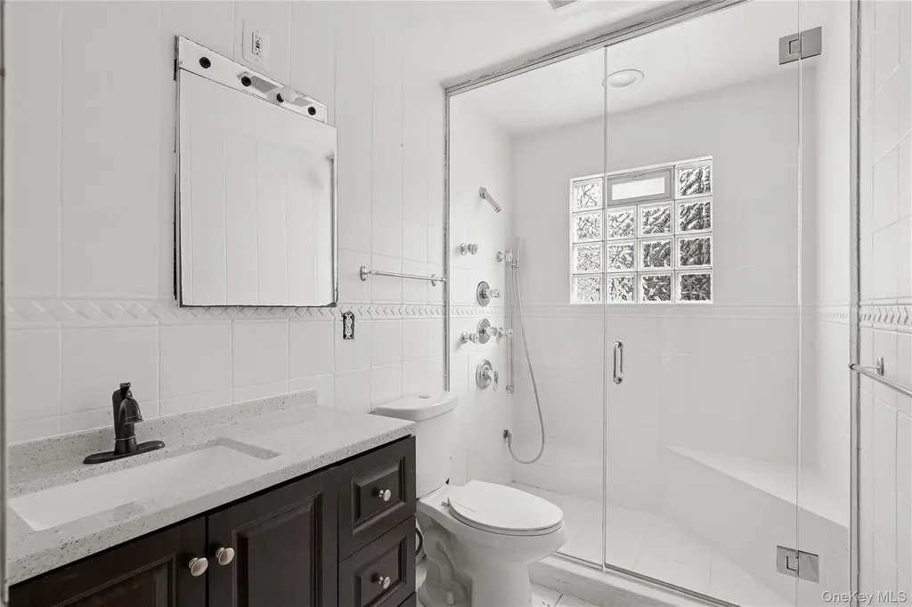549 Woodbury Road Cold Spring Harbor NY 11724