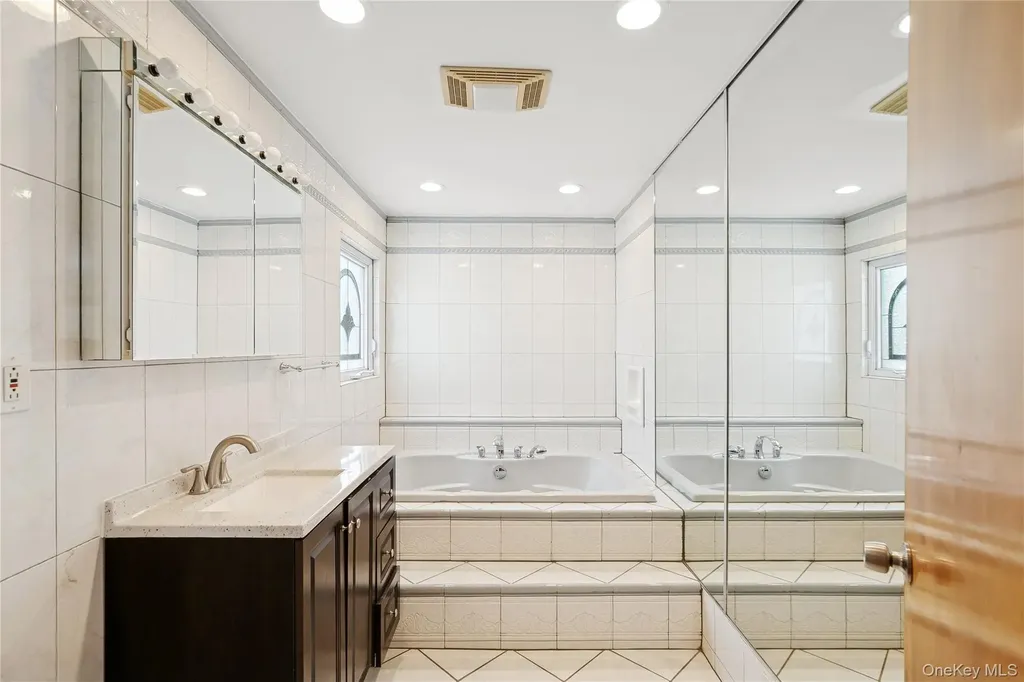 549 Woodbury Road Cold Spring Harbor NY 11724