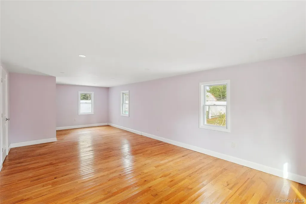 549 Woodbury Road Cold Spring Harbor NY 11724