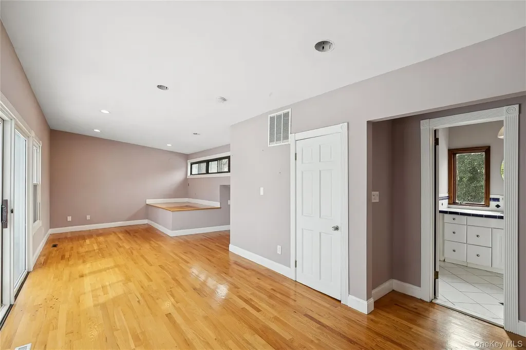 549 Woodbury Road Cold Spring Harbor NY 11724
