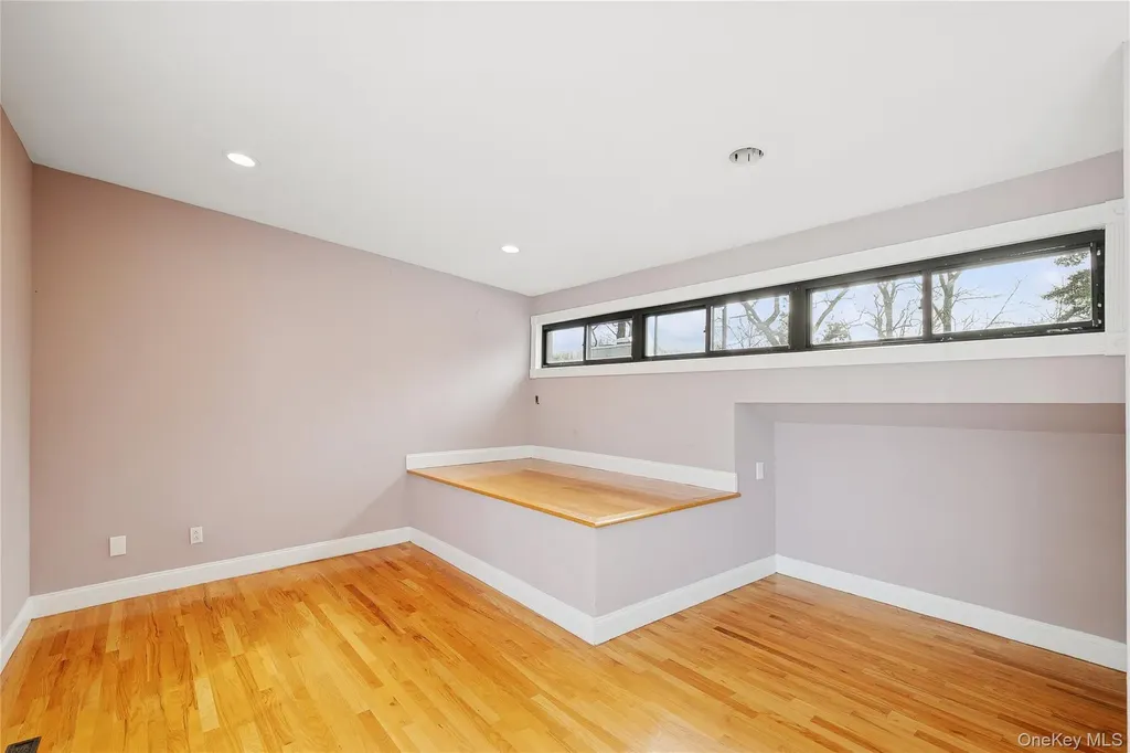 549 Woodbury Road Cold Spring Harbor NY 11724