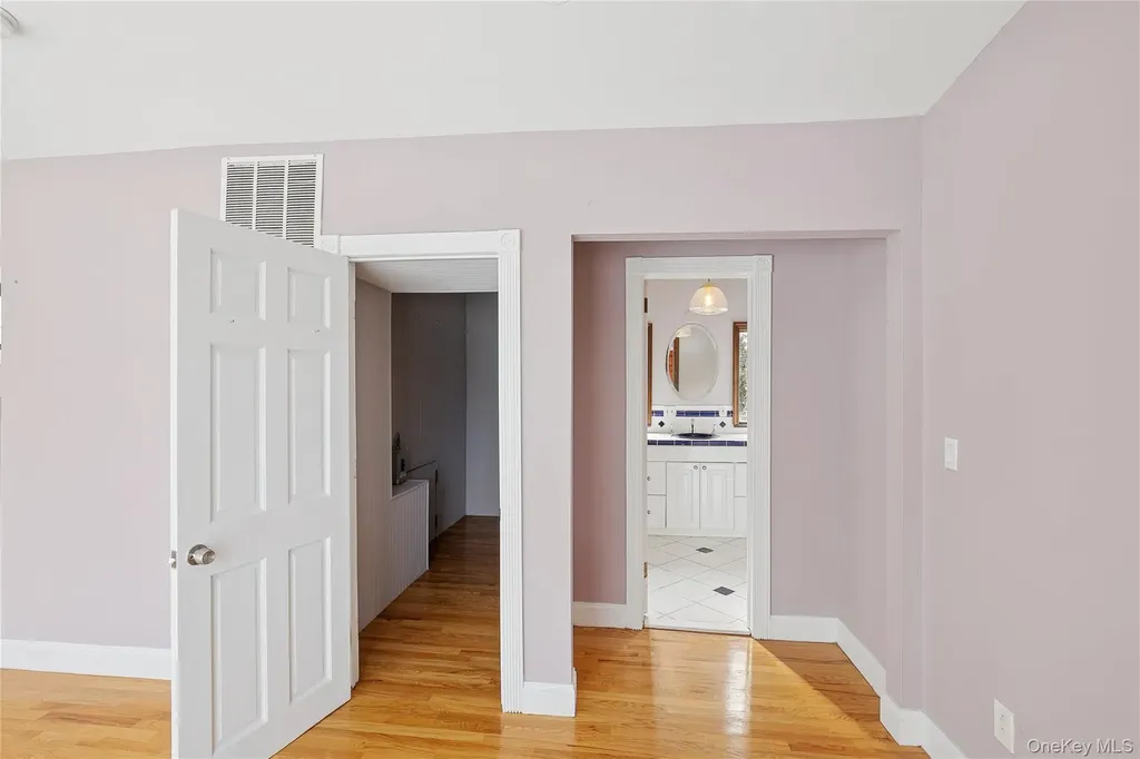 549 Woodbury Road Cold Spring Harbor NY 11724