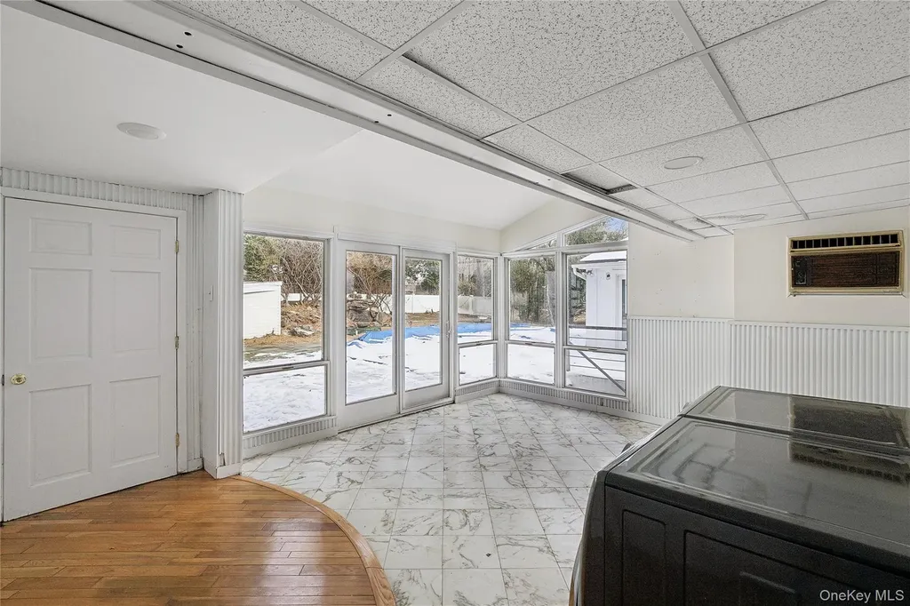 549 Woodbury Road Cold Spring Harbor NY 11724