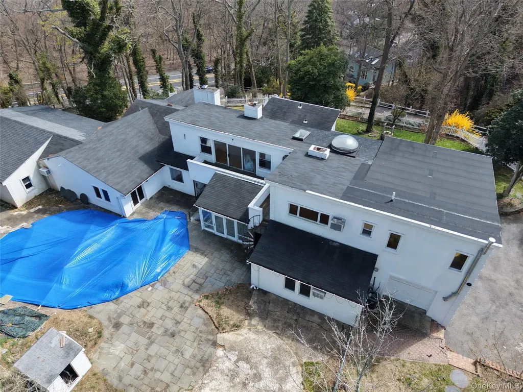 549 Woodbury Road Cold Spring Harbor NY 11724