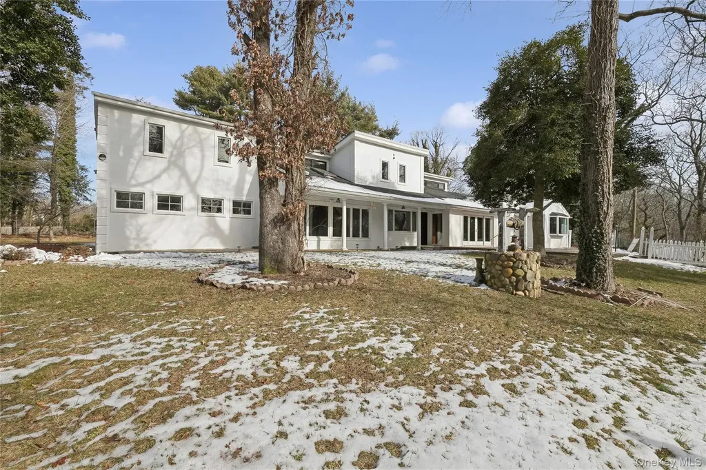 549 Woodbury Road Cold Spring Harbor NY 11724