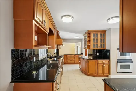 549 Woodbury Road Cold Spring Harbor NY 11724