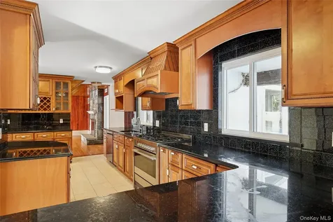 549 Woodbury Road Cold Spring Harbor NY 11724