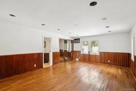 549 Woodbury Road Cold Spring Harbor NY 11724
