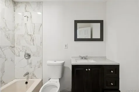 549 Woodbury Road Cold Spring Harbor NY 11724