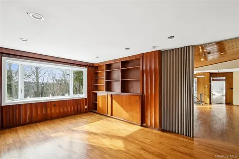 549 Woodbury Road Cold Spring Harbor NY 11724