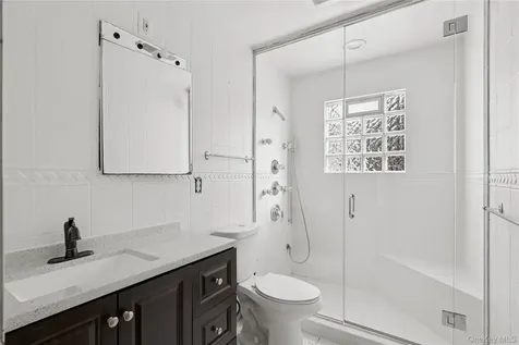 549 Woodbury Road Cold Spring Harbor NY 11724