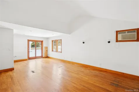 549 Woodbury Road Cold Spring Harbor NY 11724