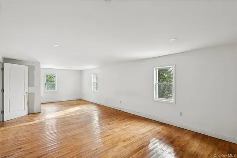 549 Woodbury Road Cold Spring Harbor NY 11724