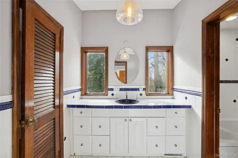 549 Woodbury Road Cold Spring Harbor NY 11724