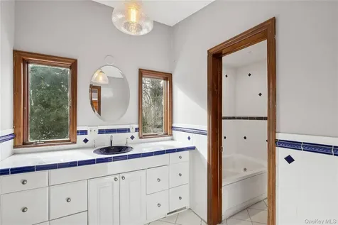 549 Woodbury Road Cold Spring Harbor NY 11724