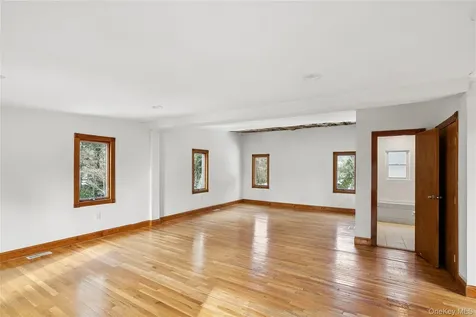 549 Woodbury Road Cold Spring Harbor NY 11724