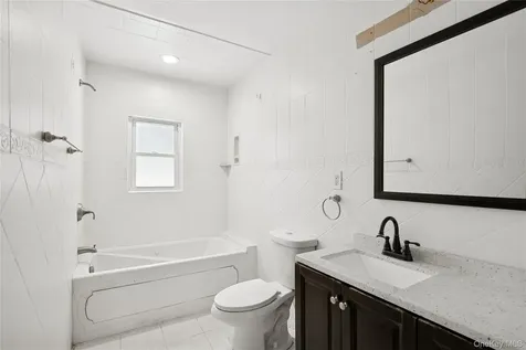 549 Woodbury Road Cold Spring Harbor NY 11724