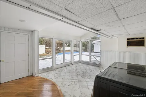 549 Woodbury Road Cold Spring Harbor NY 11724