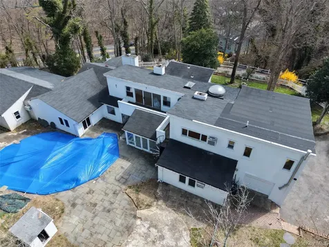 549 Woodbury Road Cold Spring Harbor NY 11724