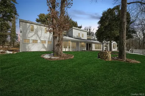 549 Woodbury Road Cold Spring Harbor NY 11724